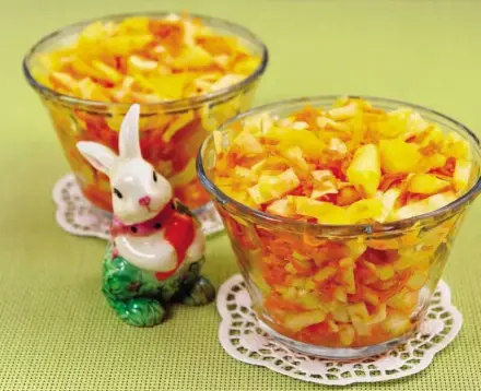 Фото Салат с капустой, яблоками и апельсинами