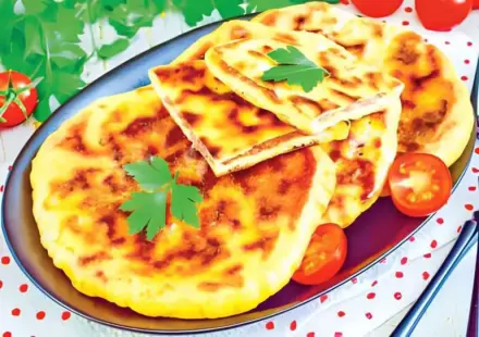 Фото Лепёшки с мясом на сковороде