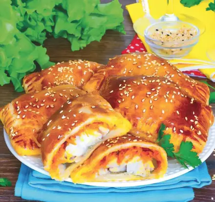 Фото Слойки с рыбой минтай и овощами