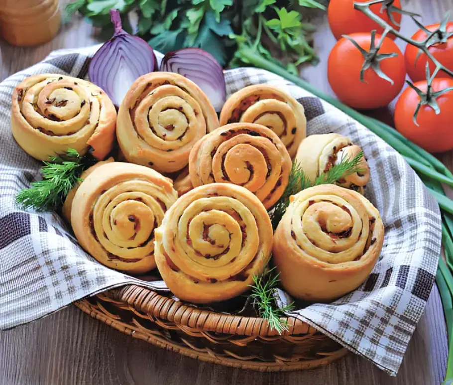 Фото готового рецепта Луковые булочки