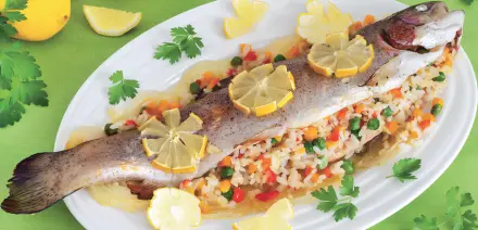 Фото Форель, фаршированная рисом и овощами