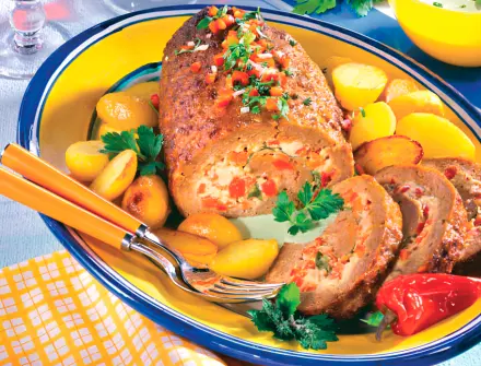 Фото Мясной рулет с перцем и творогом