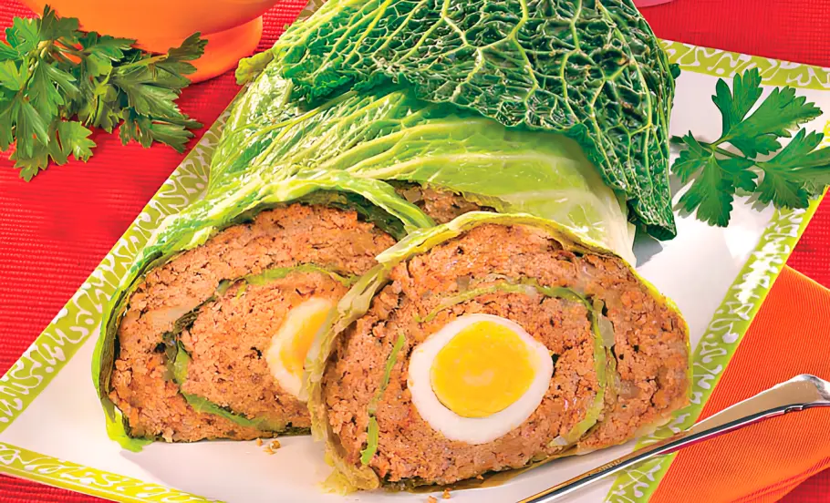 Фото готового рецепта Мясной рулет в капусте
