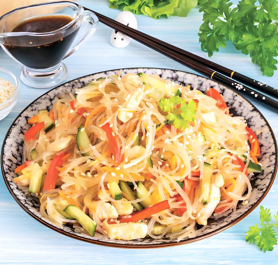 Фото готового рецепта Фунчоза с курицей и овощами