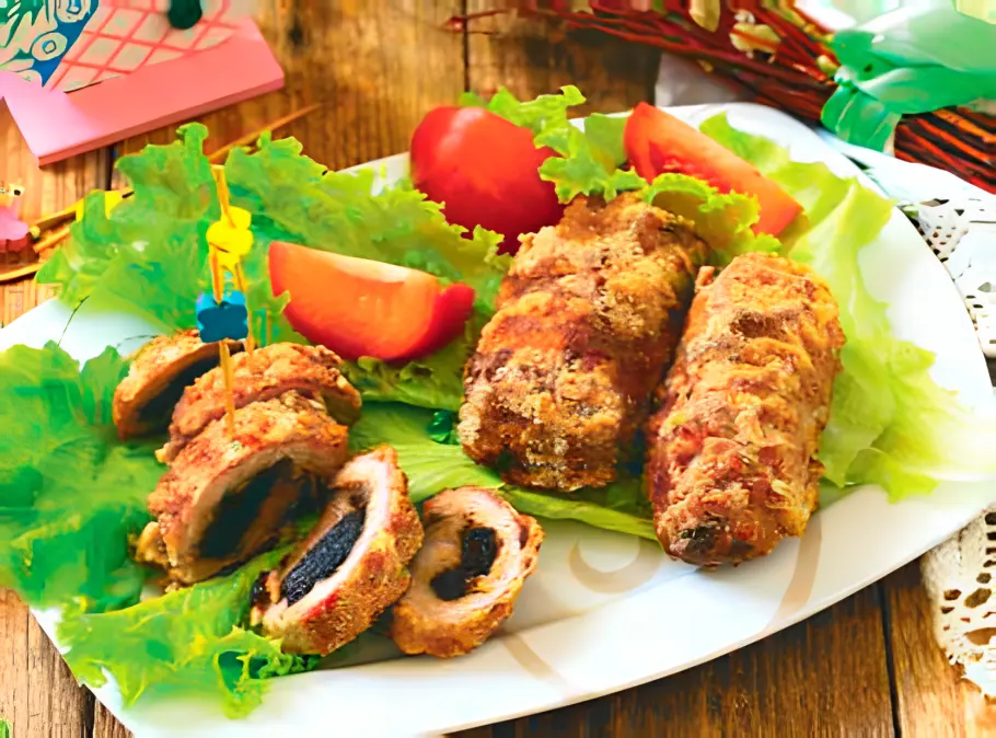 Фото готового рецепта Мясные рулетики с черносливом