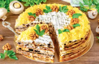 Закусочный торт из лаваша с курицей, черносливом, грибами