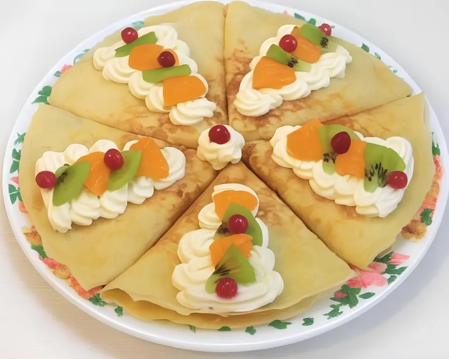 Фото готового рецепта Блины со сливочным сыром и фруктами