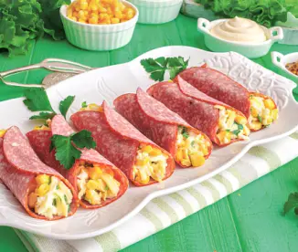 Рулетики из колбасы с кукурузной начинкой