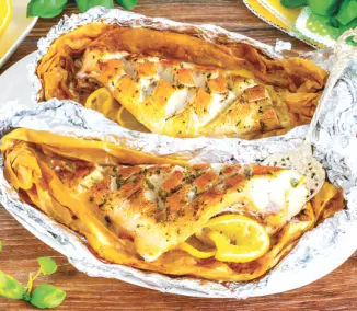 Запечённый окунь с лимоном и ароматными травами