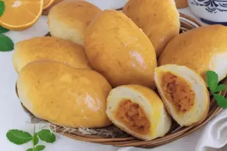 Пышные дрожжевые пирожки с цитрусово-морковной начинкой