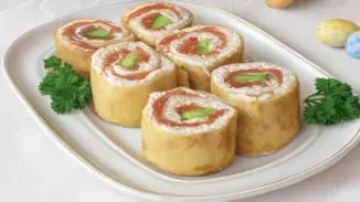 Блинные роллы с рыбой, рисом и огурцом