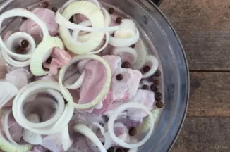 Рецепт Классический маринад с луком и уксусом для шашлыка