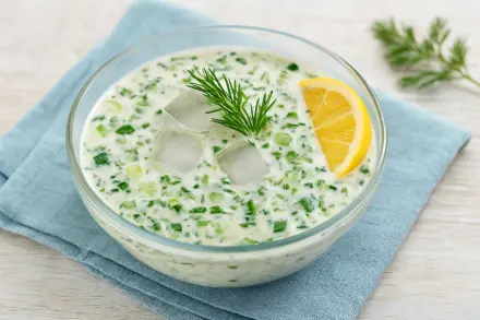 Фото Холодный сырный суп с огурцом и зеленью