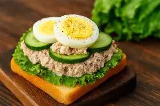 Превью рецепта Бутерброд с тунцом и яйцом