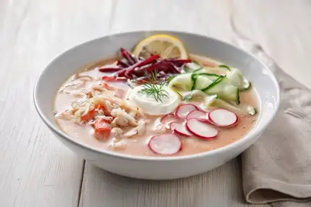 Фото Ботвинья с крабом и редисом