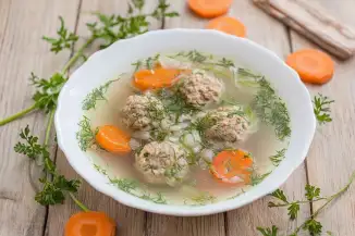 Превью рецепта Куриный бульон с фрикадельками