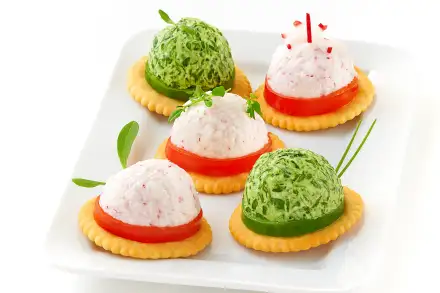 Фото Крекеры с сыром и ореховой начинкой