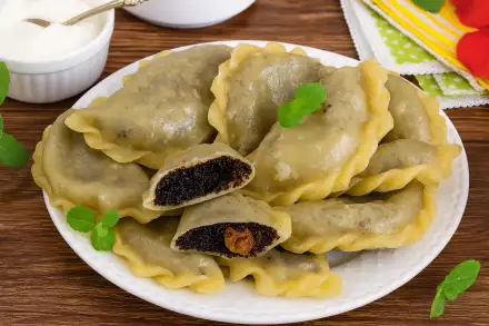 Фото Нежные вареники с маково-изюмной начинкой и лимонной цедрой