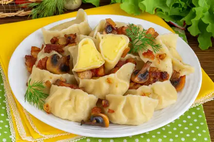 Фото Пельмени по-сибирски с картофелем и мясной зажаркой