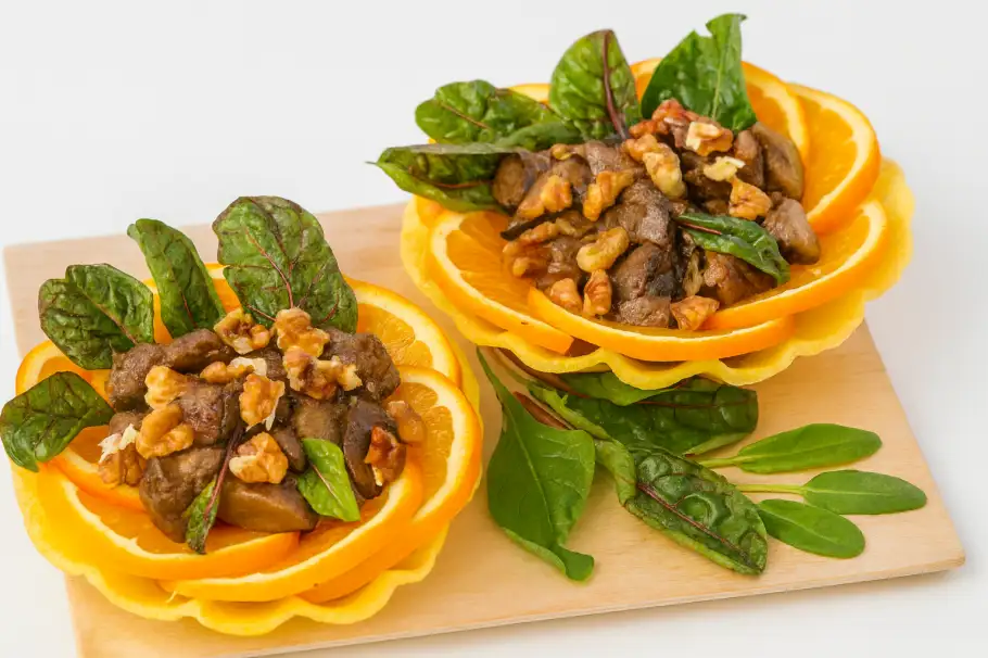 Фото готового рецепта Сырные корзиночки с куриной печенью и апельсином