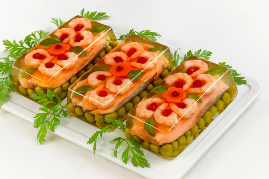 Фото готового рецепта Заливное с рыбкой