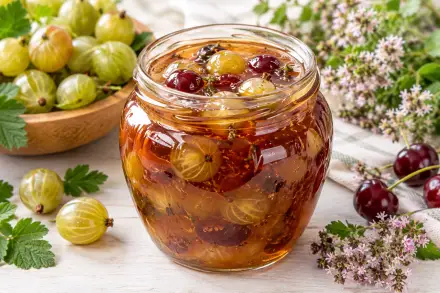 Фото Варенье с крыжовником и душицей