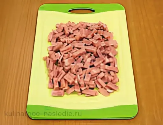 Салат-коктейль с ветчиной, сыром и яблоком - шаг 1 (изображение)