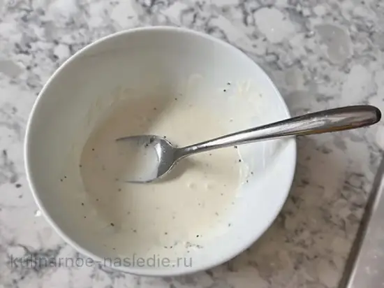 Салат из куриной печени с маринованной морковью и солеными огурцами - шаг 6 (изображение)