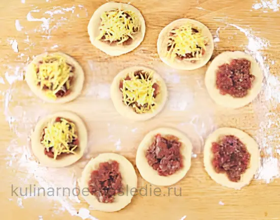 Пирог с мясом «Хризантема» - шаг 4 (изображение)