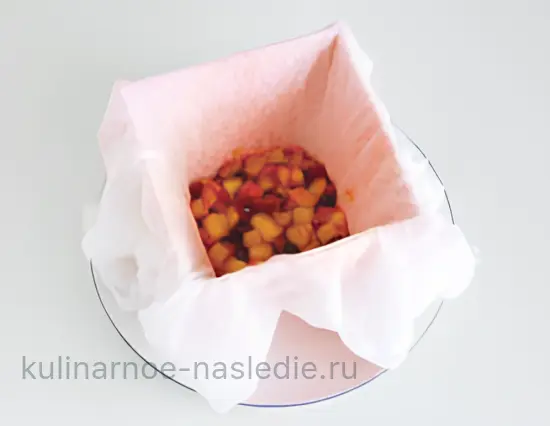Творожная пасха с карамельными яблоками и изюмом - шаг 10 (изображение)