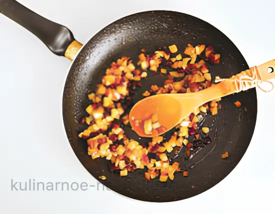 Творожная пасха с карамельными яблоками и изюмом - шаг 5 (изображение)