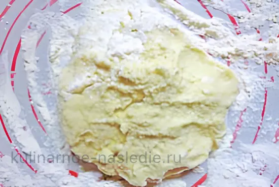 Расписное пасхальное печенье с розами - шаг 2 (изображение)