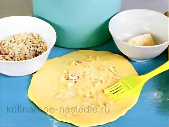 Слоёный кулич с джемом и орехами - шаг 4 (изображение)