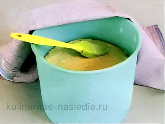 Слоёный кулич с джемом и орехами - шаг 5 (изображение)