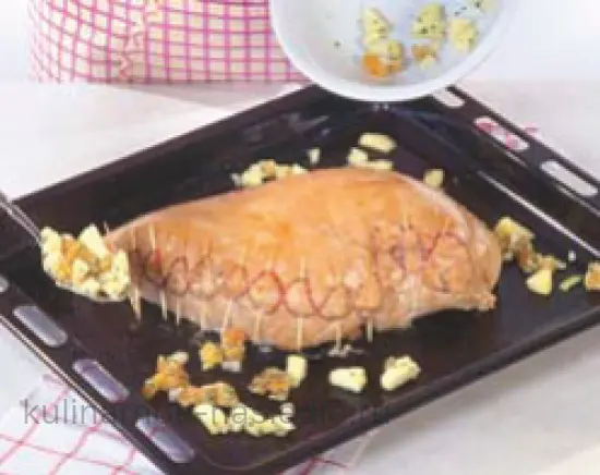 Мясо, фаршированное яблочками и курагой - шаг 9 (изображение)