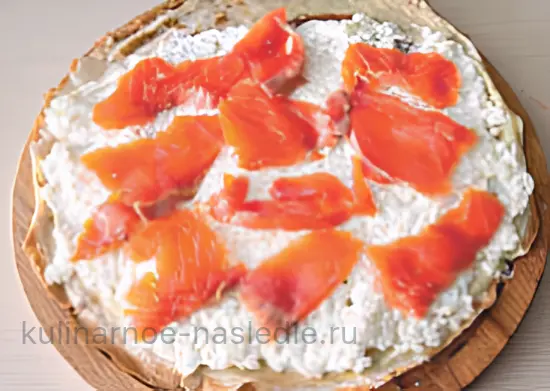 Блинные роллы с рыбой, рисом и огурцом - шаг 7 (изображение)