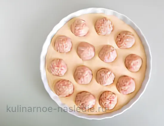 Заливной пирог с мясными фрикадельками - шаг 4 (изображение)