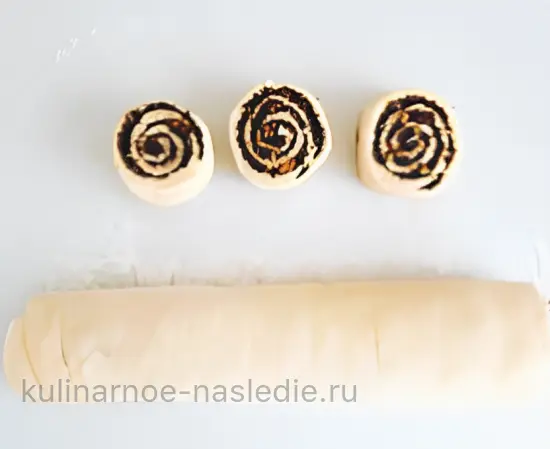 Булочки с маком, изюмом и орешками - шаг 4 (изображение)