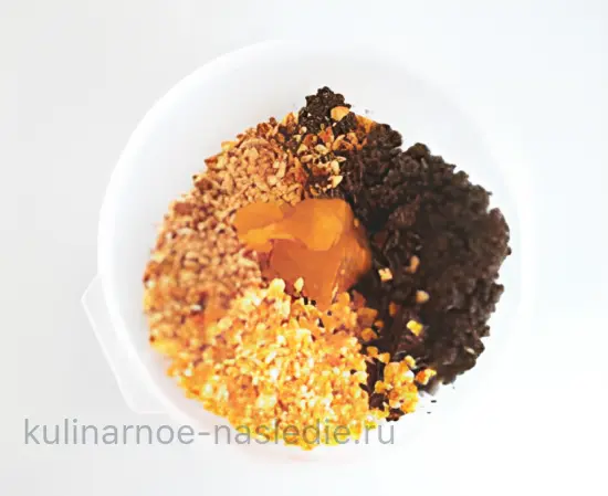 Булочки с маком, изюмом и орешками - шаг 2 (изображение)