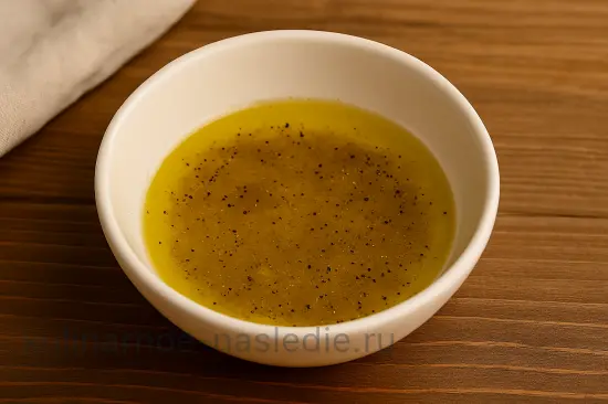 Салат с консервированным тунцом и свежими овощами - шаг 5 (изображение)