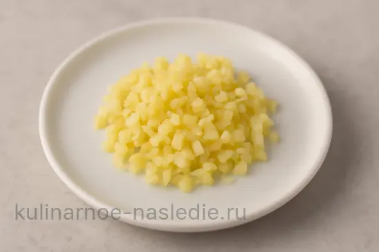Салат с ананасом и курицей с чесночной ноткой - шаг 5 (изображение)