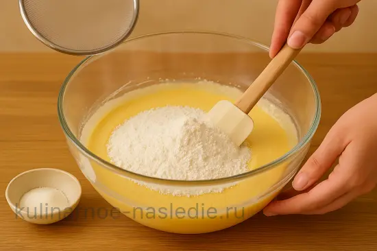 Классическая шарлотка с яблоками - шаг 4 (изображение)