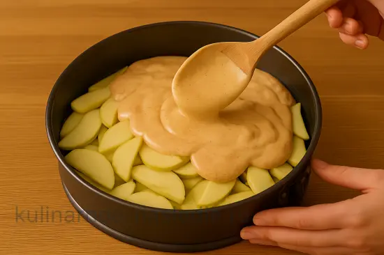 Классическая шарлотка с яблоками - шаг 6 (изображение)
