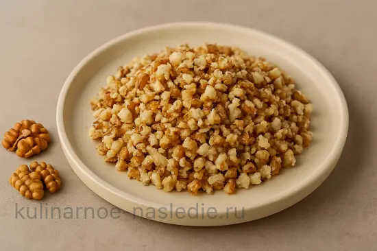 Салат с черносливом и грецкими орехами - шаг 3 (изображение)
