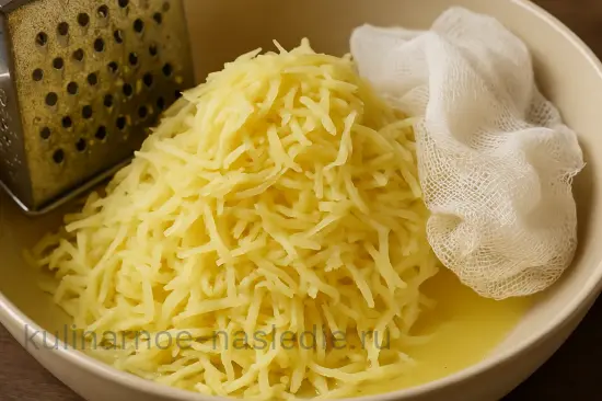 Драники с зеленым луком и яйцом - золотистые и хрустящие - шаг 1 (изображение)