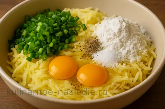 Драники с зеленым луком и яйцом - золотистые и хрустящие - шаг 2 (изображение)