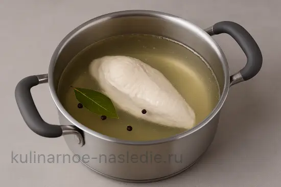 Слоёный салат «Нежность» с курицей и шампиньонами - шаг 2 (изображение)