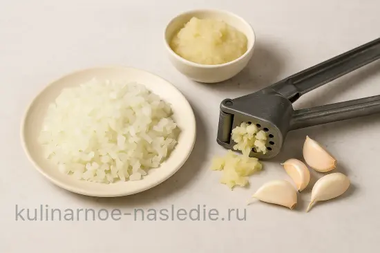 Домашние колбаски из курицы и индейки с летними травами - шаг 2 (изображение)
