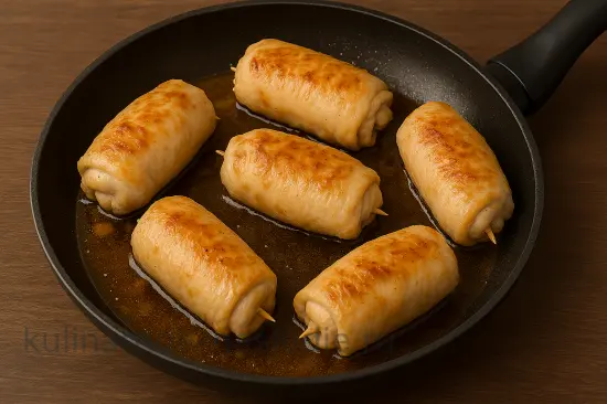 Куриные рулетики с грибами и сыром в сливочном соусе - шаг 6 (изображение)