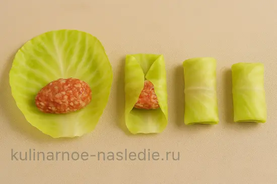 Сочные голубцы с мясом и рисом в томатном соусе - шаг 5 (изображение)